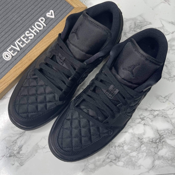 Air Jordan Retro 1 - Triple Black 🖤🖤🖤 - Picture 2 of 4